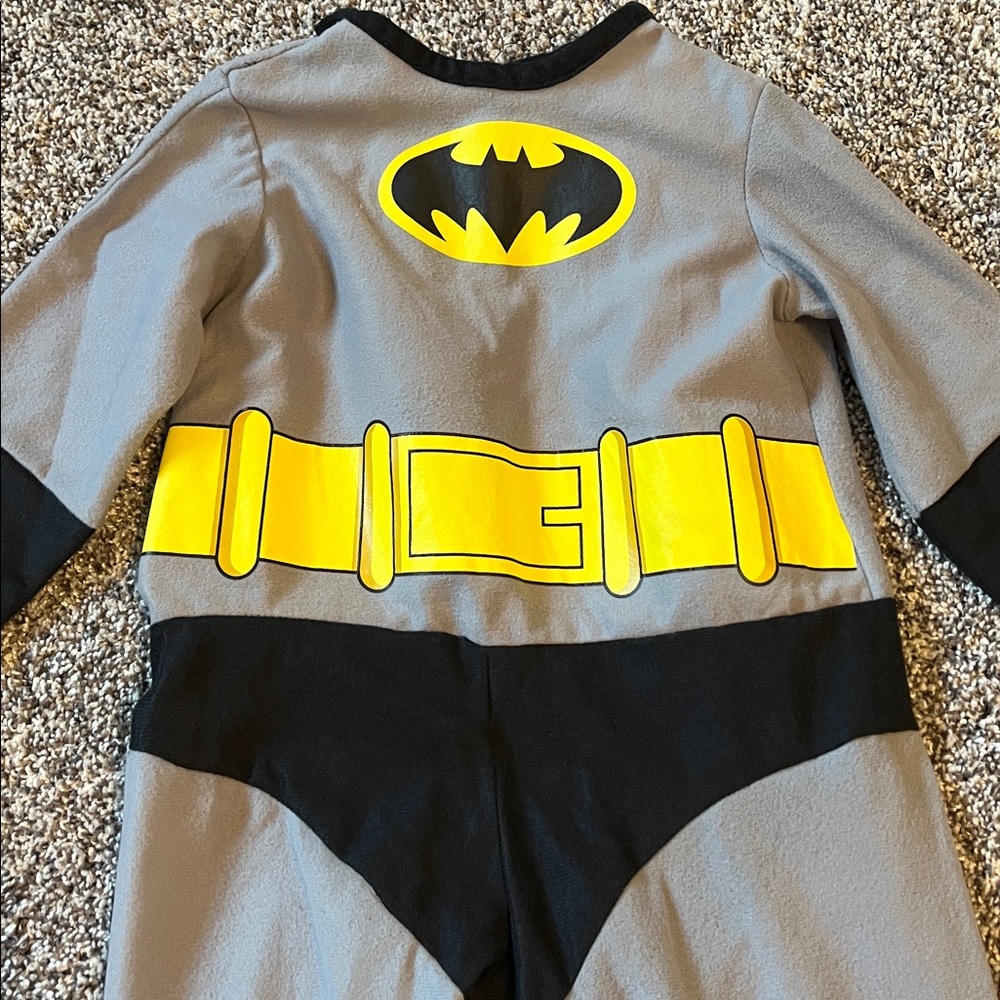 🎃Batman Kids Costume with Cape - Gray, Black, and Yellow, Size Toddler - Picture 2 of 13